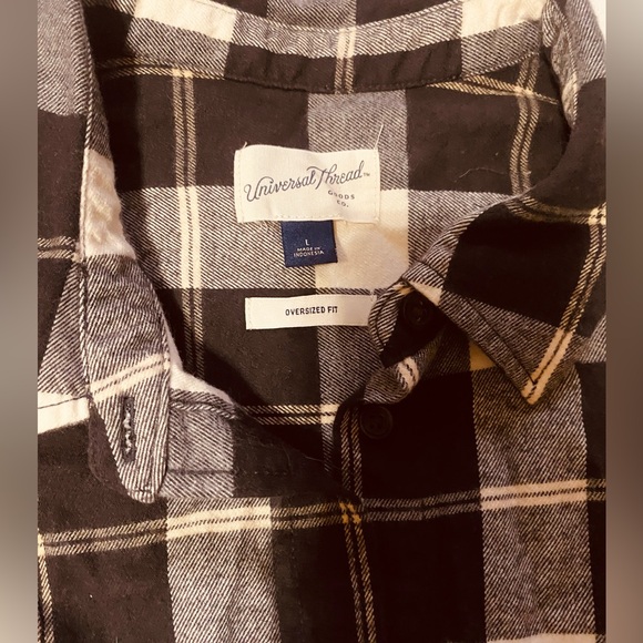 Lot of 2 Women's Long Sleeve Flannel Button-Down Shirt - Universal Thread - Picture 5 of 9